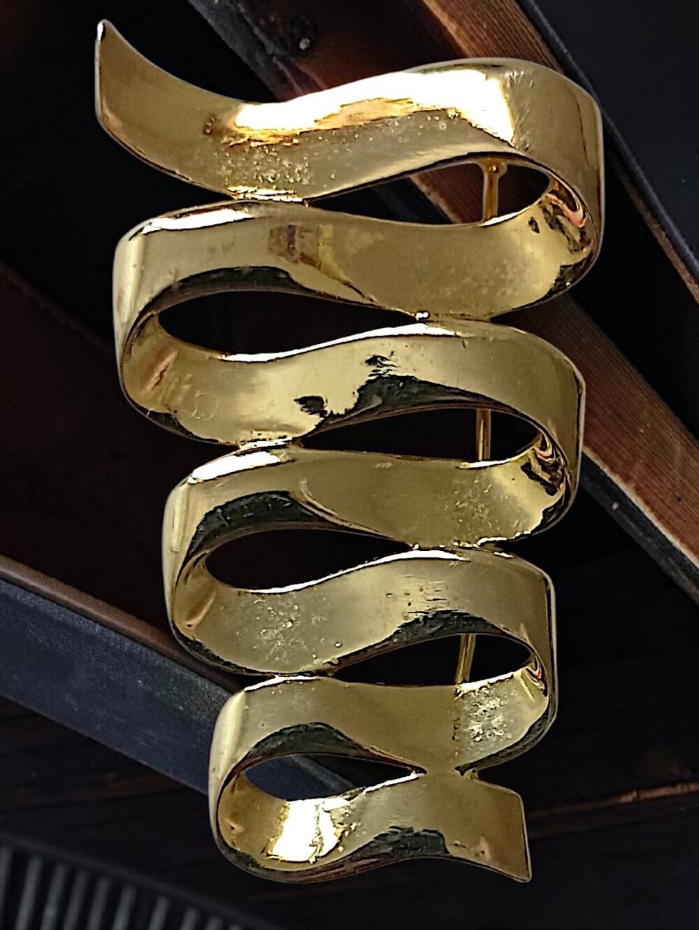 M Jent Swirl Abstract Brooch Pin Freeform Spiral Gold Tone Wavy Ribbon Modernist